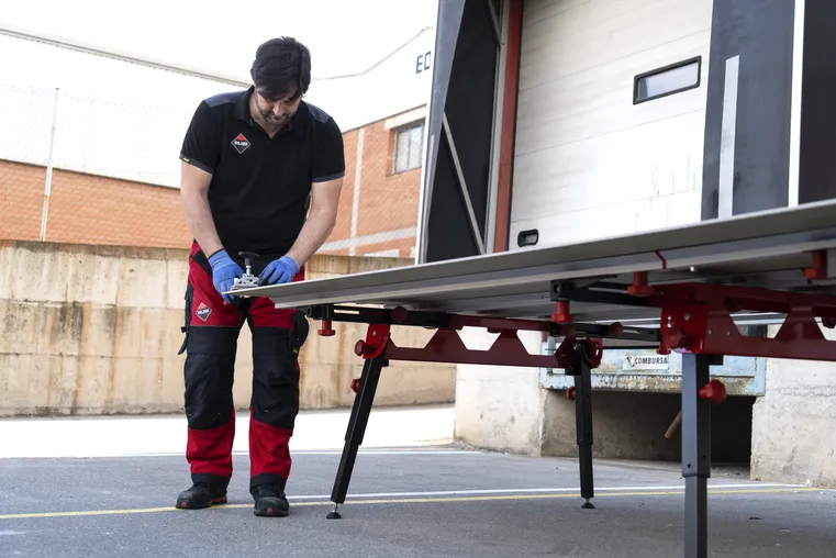 SLAB TABLE VERSA-TILE
